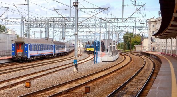 Szukają pracowników. 8000 zł i bogaty pakiet świadczeń