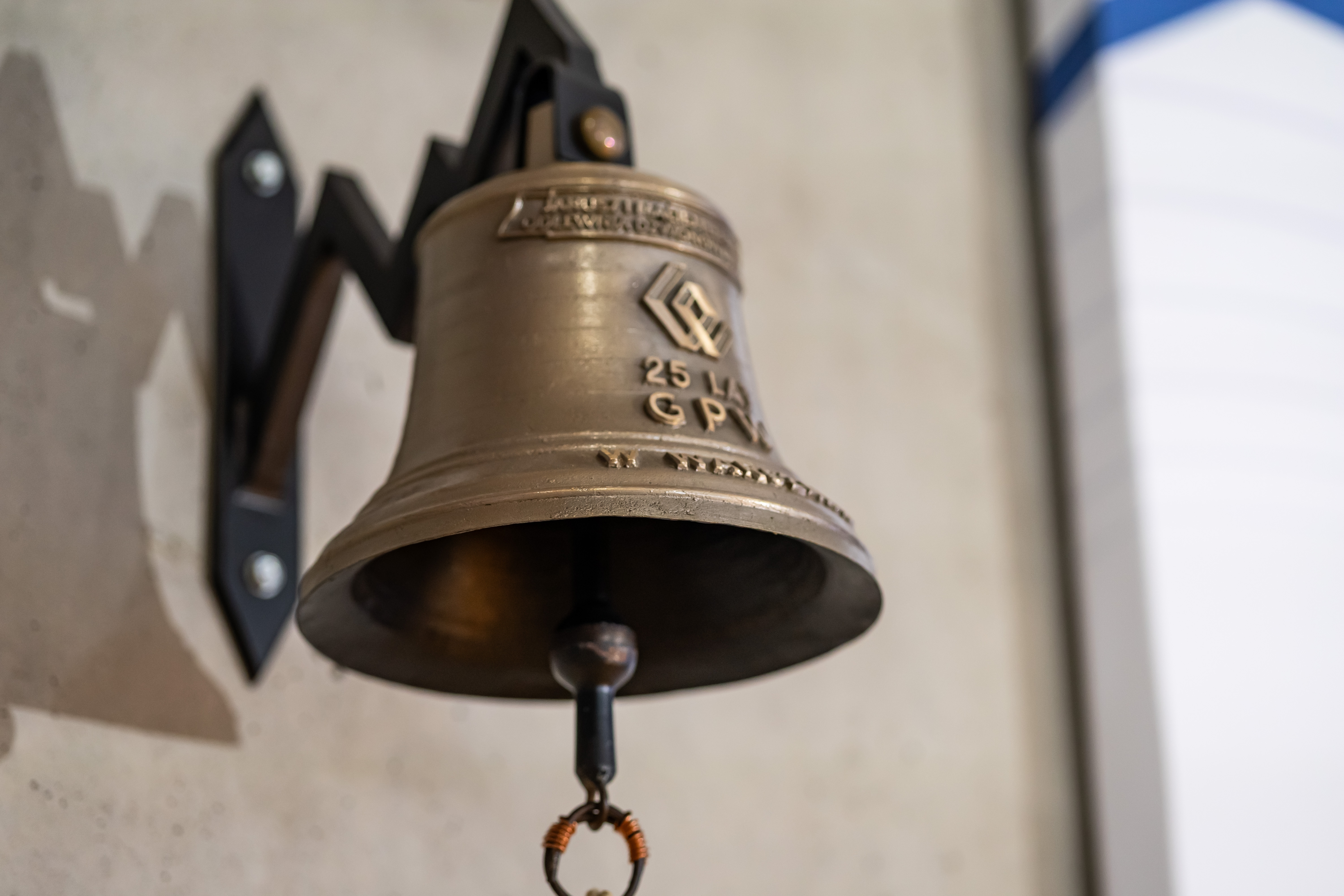 Czy giełdowy dzwon będzie niebawem rozbrzmiewał częściej? Fot. MOZCO / Shutterstock