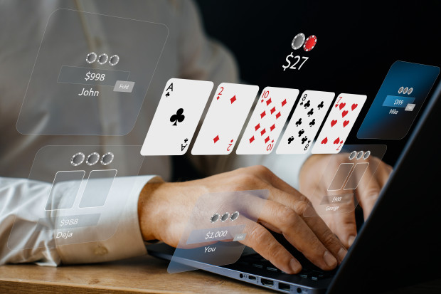 Branża szacuje, że szara strefa w grach kasynowych on-line w Polsce to ok. 40 proc. rynku, czyli prawie 80 mld zł rocznie (fot. SergeiShimanovich/ shutterstock)