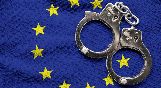 Unia stworzyła nowy raj dla oszustów? Branża stali ostrzega: wraca dobrze znana w Polsce metoda