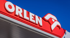 Ropa mocno w dół, Orlen podnosi ceny benzyny