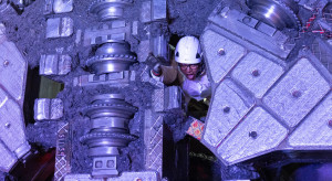 Chińskie olbrzymy pojadą przez góry na nowy plac budowy. Czeka tam na nie ważne zadanie