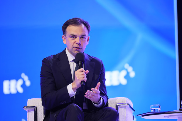 "Ceny energii będą kluczowe". Minister finansów na EEC wskazuje, co ma pomoc je obniżyć