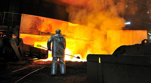 Hutniczy gigant odpala wielki piec w dawnej Hucie Katowice