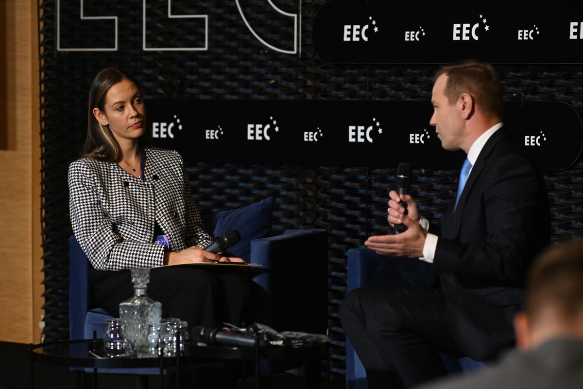 Artur Józefiak, wiceprezes, szef Centrum Usług Cyberbezpieczeństwa dla Europy Accenture w Polsce w czasie Europejskiego Kongresu Gospodarczego wskazał na zagrożenia związane z rozwojem AI.  Fot: PTWP