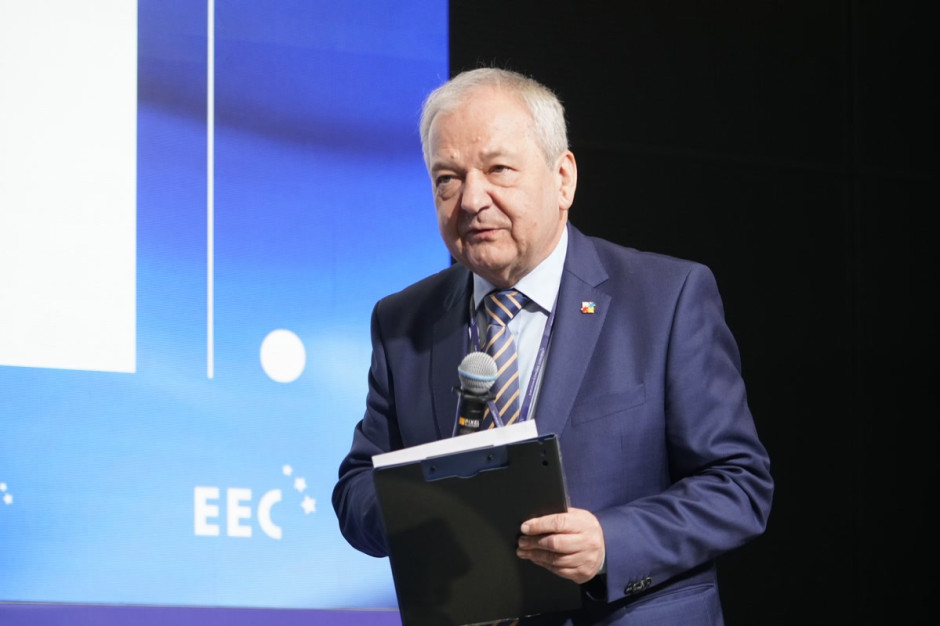 Dariusz Szymczycha podkreślił, ze odbudowa oznacza wprowadzanie najnowszych rozwiązań technologicznych. Fot. PTWP