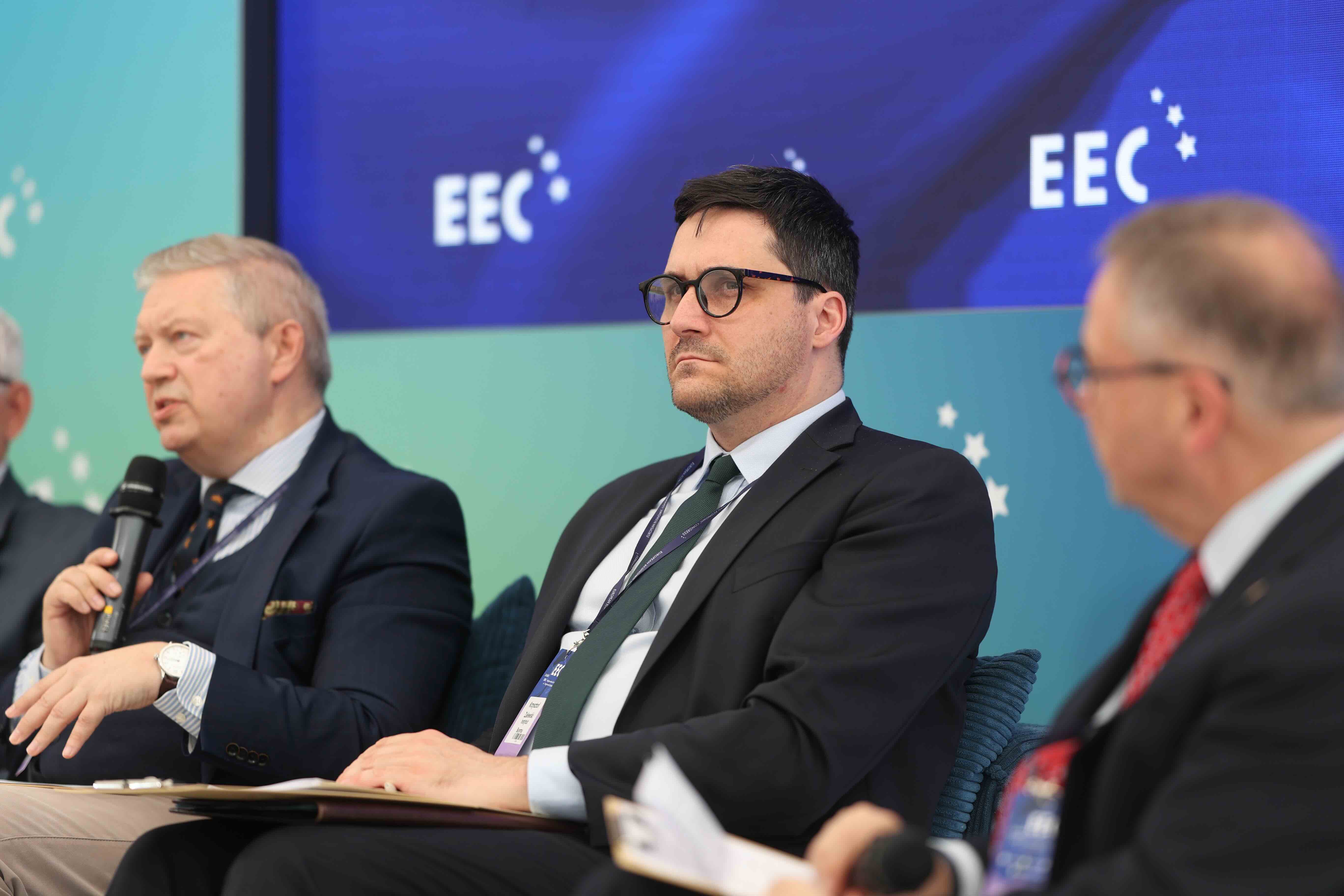 Krzysztof M. Zalewski, prezes Instytutu Boyma. Po lewej w głębi - Maciej Srebro, dyrektor Departamentu Wsparcia Eksportu, w Polskiej Agencji Inwestycji i Handlu  fot. PTWP