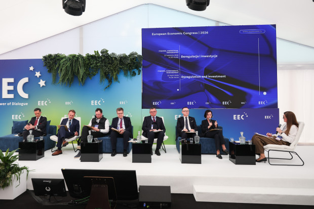 "Dokręcanie śruby" hamuje inwestycje w Polsce. Nasze przepisy jeszcze ostrzejsze niż wymaga UE