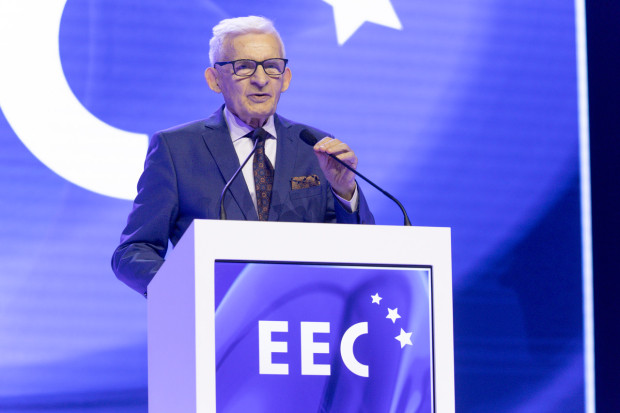 Jerzy Buzek, poseł do Parlamentu Europejskiego, przewodniczący Parlamentu Europejskiego w latach 2009-2012, Prezes Rady Ministrów w latach 1997-2001, przewodniczący Rady EEC 