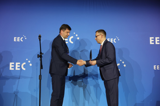 Wręczający: Wojciech Kuśpik, prezes Grupy PTWP, inicjator i organizator Europejskiego Kongresu Gospodarczego 
Laureat: Mariusz Śpiewok, zastępca Prezydenta  Miasta Rybnik
