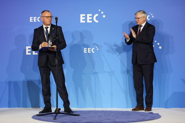 Wręczający: Igor Śmietański, wiceprzewodniczący Górnośląsko-Zagłębiowskiej Metropolii
Laureat: Jerzy Łuźniak, prezydent miasta Jelenia Góra