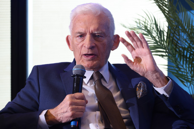 Jerzy Buzek, poseł do Parlamentu Europejskiego, przewodniczący Parlamentu Europejskiego w latach 2009-2012, Prezes Rady Ministrów w latach 1997-2001, przewodniczący Rady EEC