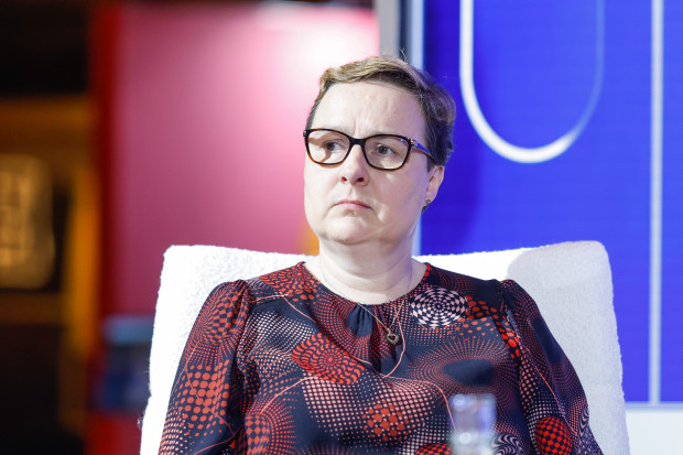 Dominika Bettman, dyrektor generalna w latach 2021-2025, Microsoft w Polsce, CEO w latach 2018-2022, Siemens Sp. z o.o., członkini Rady Nadzorczej Santander Bank Polska, KRUK SA, przewodnicząca Rady Uczelni, Szkoła Główna Handlowa w Warszawie 