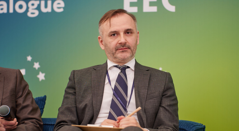 Sławomir Czajka, partner EY z Działu Doradztwa Podatkowego, postuluje stworzenie szybkiej ścieżki administracyjnej dla inwestycji w OZE oraz jasne uregulowanie statusu podatkowego magazynów energii, aby prawo nadążyło za technologią. Fot. PTWP