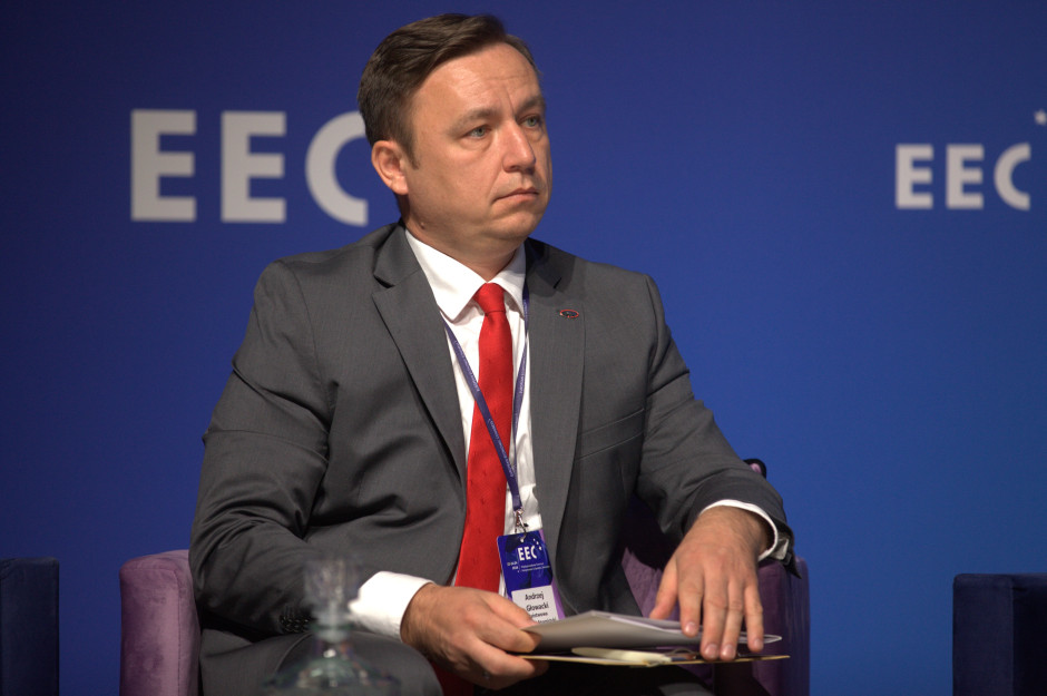 Andrzej Głowacki, prezes Państwowej Agencji Atomistyki, wskazał na ogromną skalę dokumentacji technicznej do analizy (ok. 40 tys. stron) oraz wyzwania kadrowe związane z potencjalnym pojawieniem się wielu technologii w polskim programie. Fot. PTWP