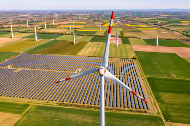 Ceny dynamiczne czy stałe? Jak kupować energię w dobie rozwoju OZE