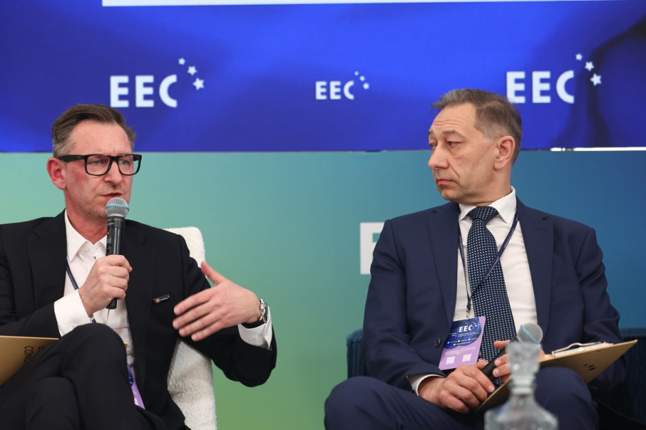 Dariusz Tucharz, wiceprezes mLeasing (z lewej) i Grzegorz Woliński, dyrektor Biura Planowania Infrastruktury Elektromobilności w Orlen S.A. Fot. PTWP