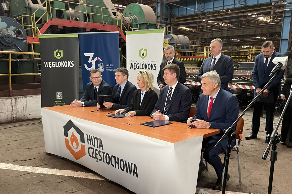 Umowę podpisali przedstawiciele zarządów Węglokoksu, Huty Częstochowa i Agencji Mienia Wojskowego.  Fot. Piotr Myszor / PTWP