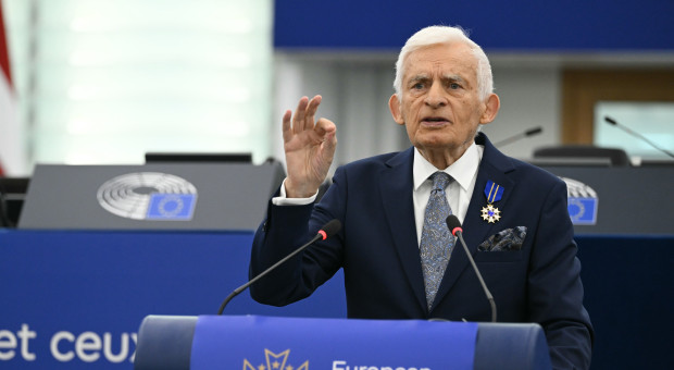 Jerzy Buzek z Europejskim Orderem Zasługi. PE bez żadnych wątpliwości