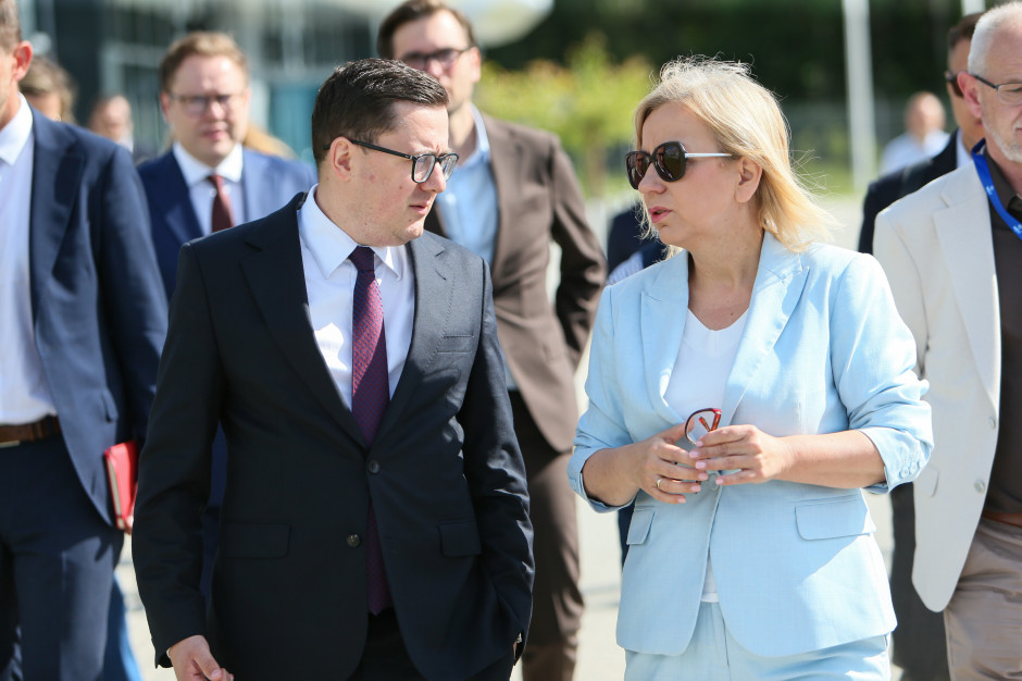 Koniec węgla, korekta OZE, inwestycje za ponad bilion złotych i pewne braki. KPEiK pod lupą