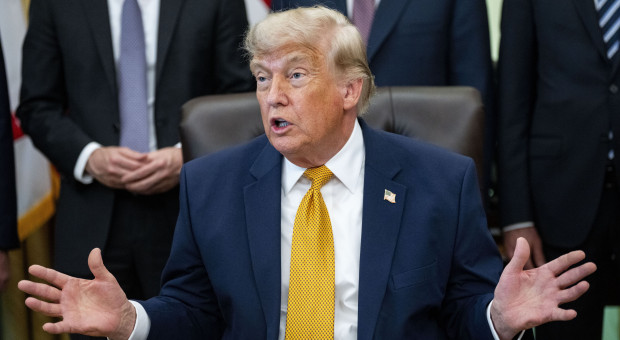 Gaz i ropa płyną wartko? Trump: Cieśnina Ormuz jest całkowicie otwarta
