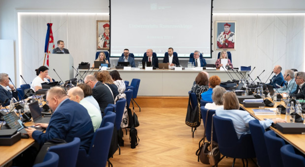 Spółki Skarbu Państwa zrzucą się na uniwersytety? Coraz więcej uczelni na minusie