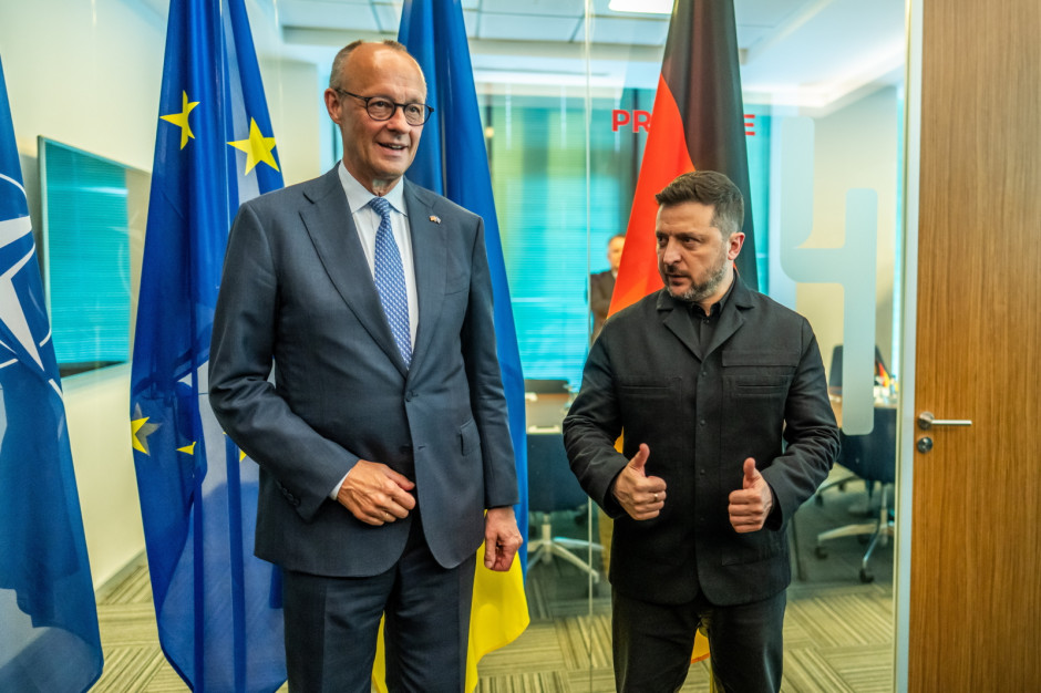 Kanclerz Niemiec Friedrich Merz (na zdjęciu z Wołodymyrem Zełenskim) proponuje Ukrainie i Mołdawii kolejne okresy przejściowe Fot. Michael Kappeler / PAP