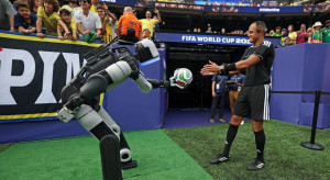 Robot Atlas zagrał na mundialu. Teraz boją się go w fabrykach i strajkują