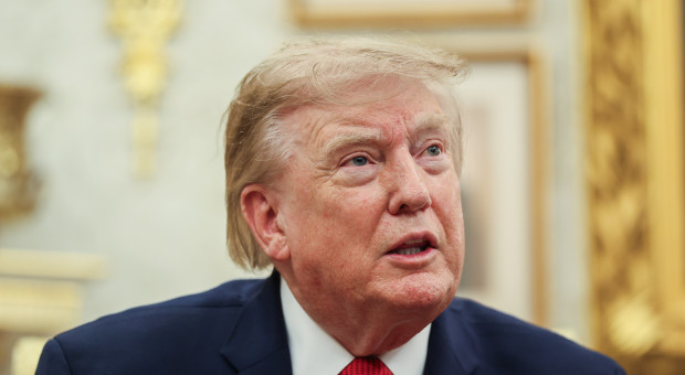 O jedną wojnę handlową mniej? Trump wstrzymał ogromne cła. "Wielki rurociąg może zostać wskrzeszony!"