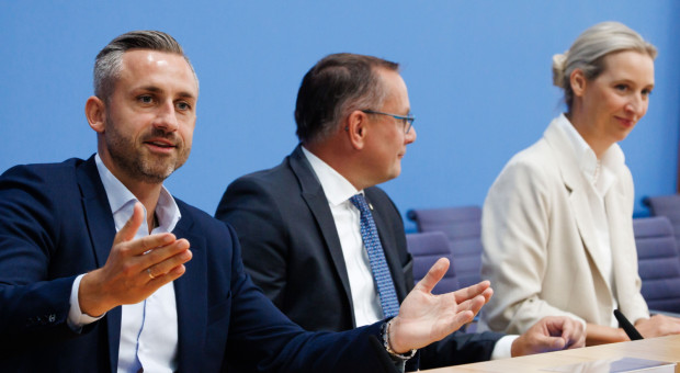 AfD przełamuje kordon sanitarny. Dotkliwa porażka kanclerza Niemiec