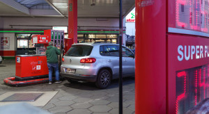Niemcy sięgają po rabat paliwowy. Tankowanie będzie tańsze