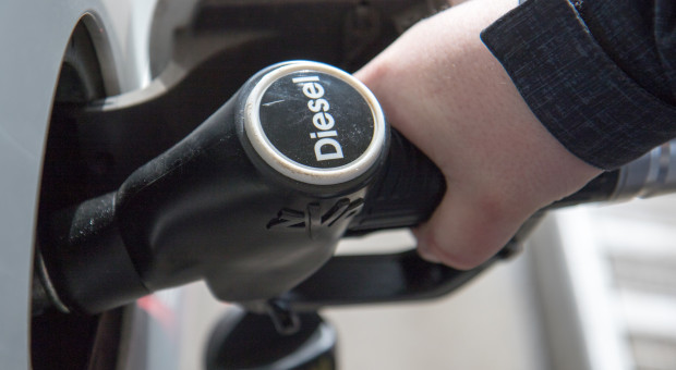 Rekordowo drogi diesel zostanie z nami na długo. Eksperci nie mają złudzeń